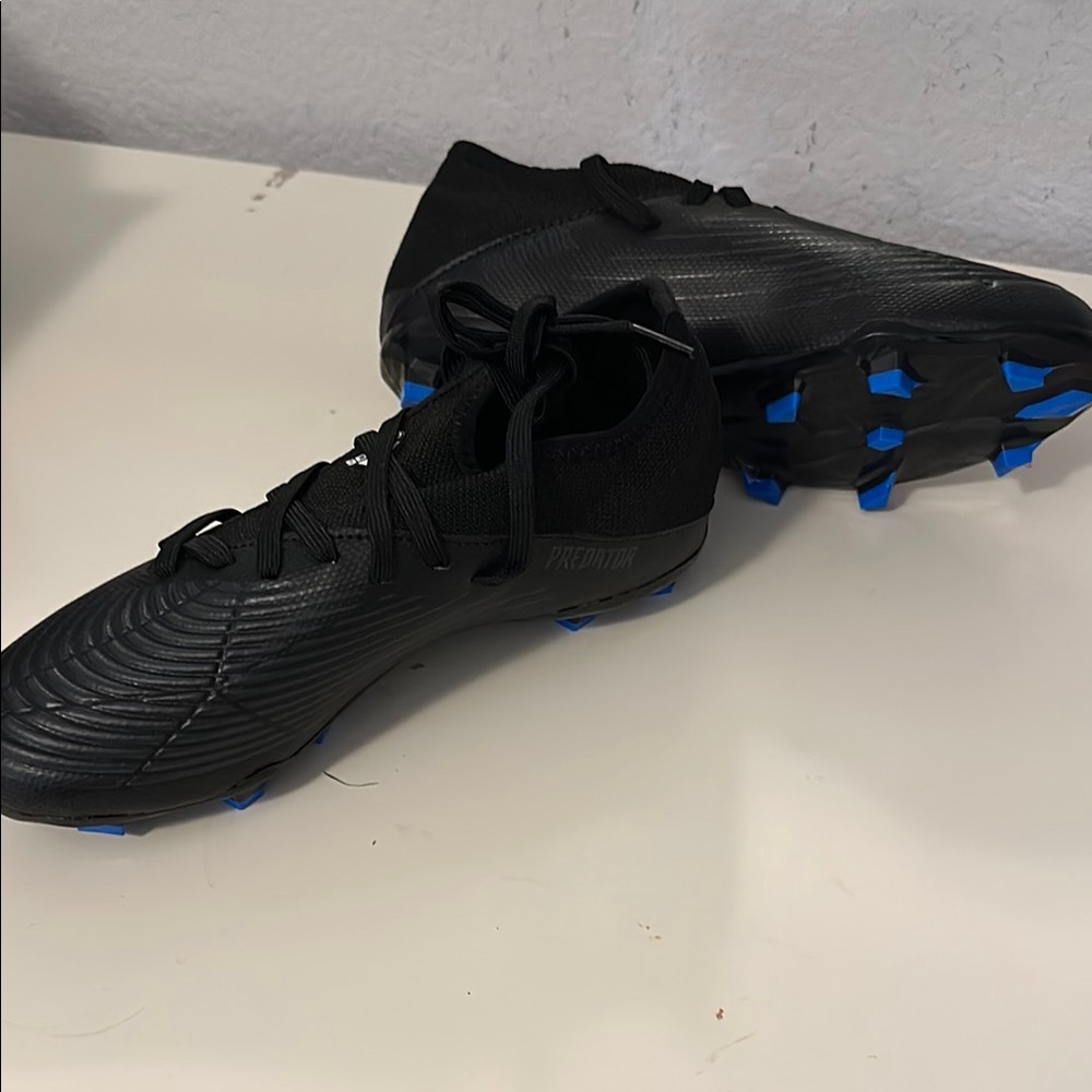 Adidas boys Predator Edge 3 Soccer cleats
